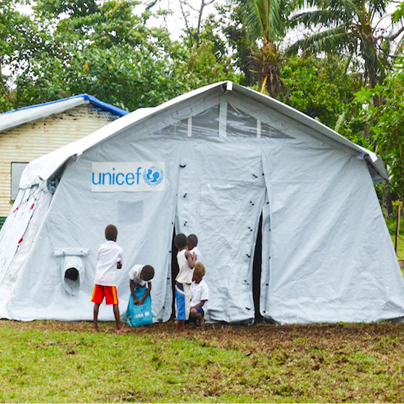 UNICEF standard 42 m² multifunksjonelt hubtelt med integrert/avtakbart skyggedeksel